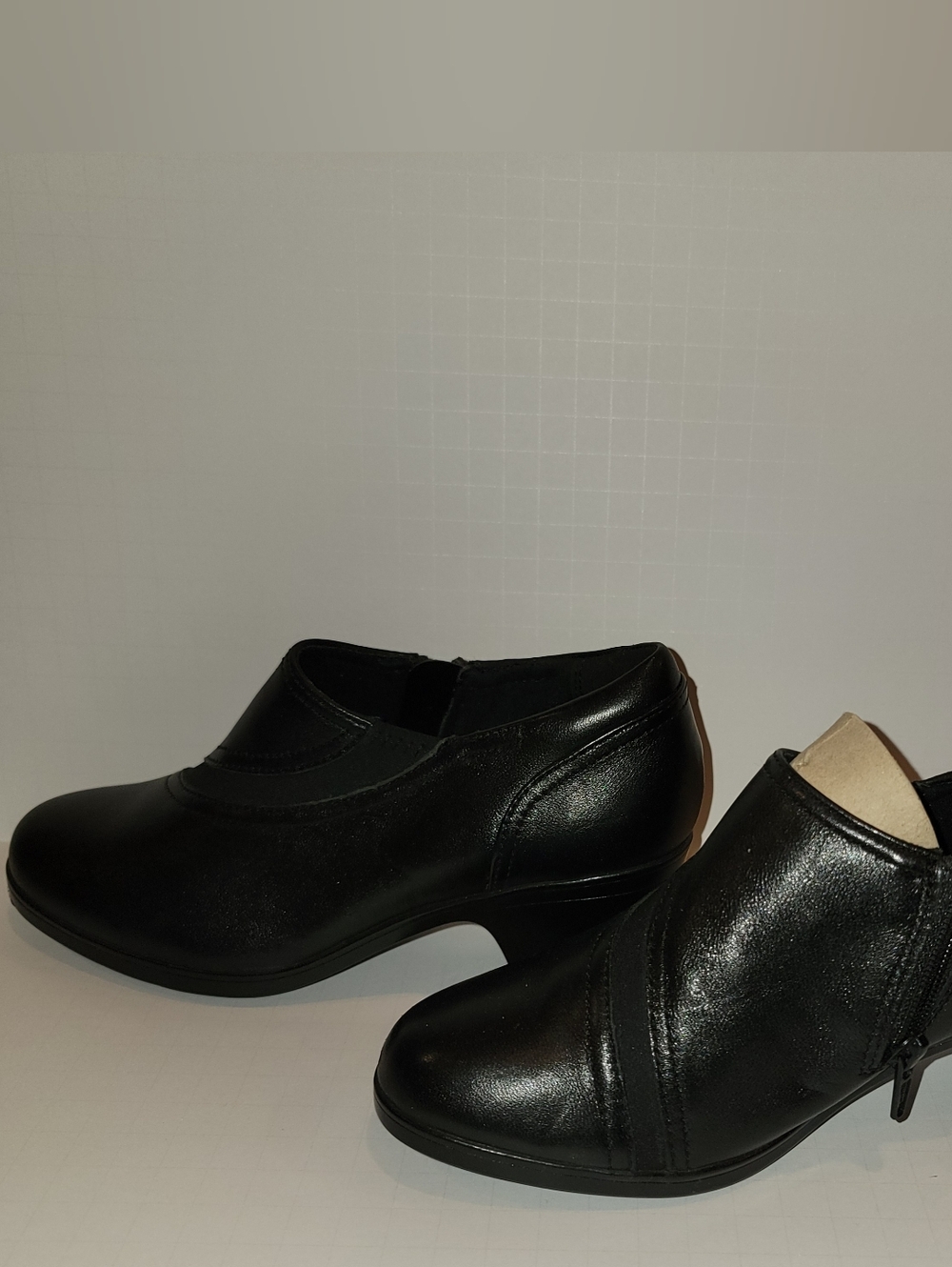 Clarks Collection Leather upper Ankle Boots Sz 6 Artisan Black zipper GOTH